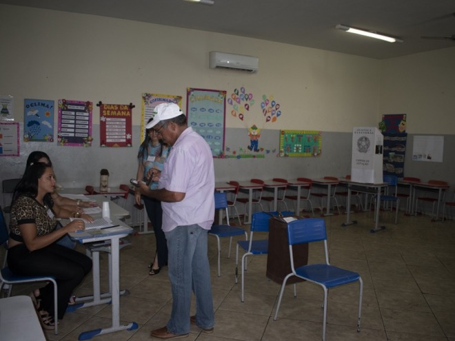 Paranaibenses comparecem as urnas e escolhem novos conselheiros tutelares Paranaibenses comparecem as urnas e escolhem novos conselheiros tutelares